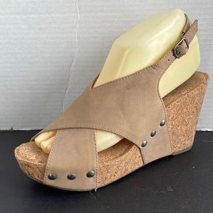 Lucky brand tan cork wedge 7 sandal